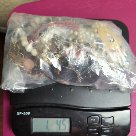 Lot Of Jewelry Broken Scrap And Crafts Jewelry 1lb4.5 - Picture 5 of 5